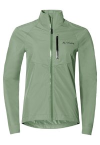 Giacca leggera di colore verde chiaro, con collettone alto, maniche lunghe, tasca sul petto con zip impermeabile e dettagli riflettenti. Texture liscia.