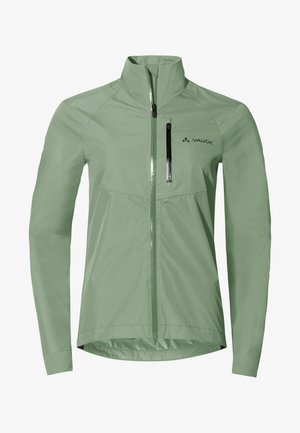 Veste légère de couleur vert clair avec col haut, manches longues, poche poitrine avec fermeture éclair étanche et accents réfléchissants. Texture lisse.