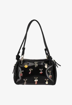 Zwarte leren handtas met een rond lichaam, voorzien van meerdere kleurrijke bedels, een geknoopte handgreep en accenten van goudkleurig beslag.