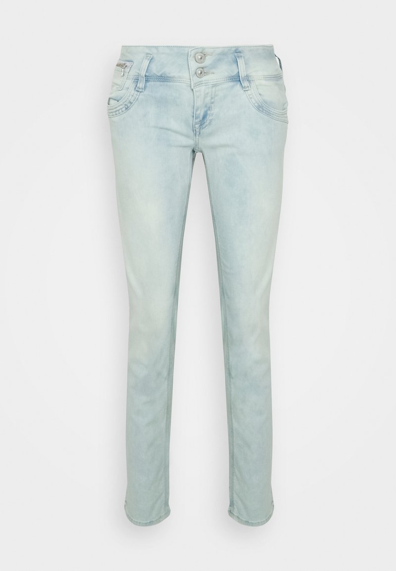 Jean skinny en denim bleu clair avec une taille à double bouton, des poches avant et une poche zippée sur le côté droit.