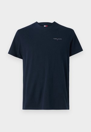 Tamsiai mėlynas medvilninis marškinėliai trumpomis rankovėmis. Turi mažą baltą "TOMMY JEANS" logotipą ant krūtinės. Apskritimos kaklas, minimalus dizainas.