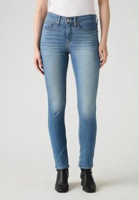 Levi's® SHAPING PATTER - Vaqueros pitillo - soft clean white