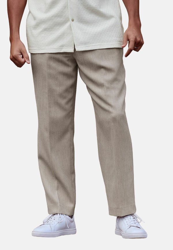 REGULAR FIT -  WAFFLE TEXTURE - Chino - neutral