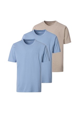 Tre ensfarvede T-shirts med rund hals i lys blå og beige, arrangeret overlappende, der viser fronten og korte ærmer.