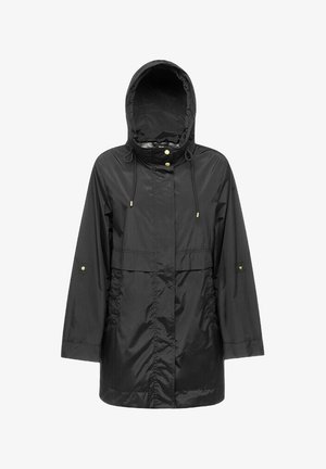 Zwarte waterdichte jas met capuchon, voorzien van een rits aan de voorkant, drukknoopsluiting en trekkoorddetails. Soepele textuur en ruime pasvorm.