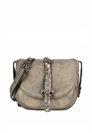 Kleine grijze leren crossbodytas met verstelbare schouderband en decoratieve band met zilveren en transparante ronde studs op de voorflap.