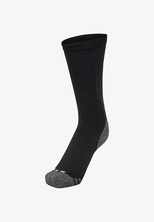 Sort strømpe med ribbet struktur, forstærket hæl og tå, grå accenter og logo på sålen. Let og strækbar design.