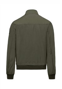 Giacca bomber verde oliva con colletto alto, polsini e orlo a coste. Tessuto liscio con un design semplice, privo di hardware o motivi visibili.