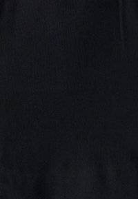 Izbrano, washed black