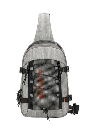 Borsa a spalla in tessuto grigio con pannelli in rete, dettagli neri e scritte arancioni. Presenta spallacci regolabili e diversi punti di attacco.