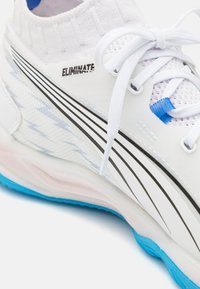 Puma ELIMINATE NITRO SQD - Handbalschoenen - white/bluemazing/black