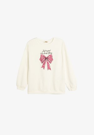 Cremefarvet sweatshirt med rund hals, lange ærmer og et stort grafisk print af en lyserød leopard-bow samt en sort tekstslogan ovenfor.
