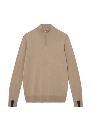 Beiger langärmeliger Pullover mit einem halben Reißverschluss am Kragen und dunkelbraunen rechteckigen Applikationen an den Bündchen.