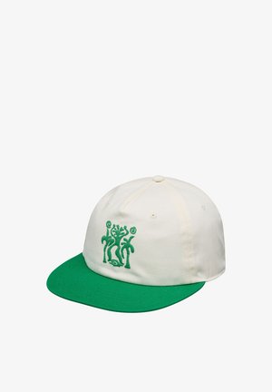 Witte katoenen pet met een groen klepje, met groene geborduurde palmboom- en figuurmotieven aan de voorkant. Knopdetail bovenop.