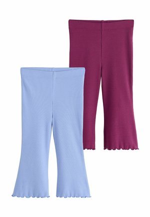 Două perechi de pantaloni scurți din tricot nervurat, cu picioare evazate și tivuri ondulate în culori bleu deschis și roz închis.