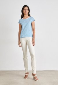 Mads Nørgaard STRIPE TEASY TEE - T-Shirt print - brilliant white/mediterranian blue