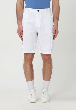Shorts cargo bianchi con chiusura a bottoni, tasche laterali e taglio dritto. Realizzati in tessuto leggero, adatti per il clima caldo.