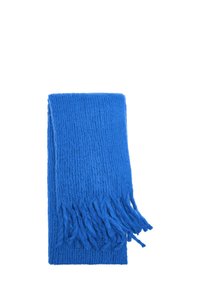 Niebieski dziergany szalik z fakturowanym wzorem i frędzlami na końcach, wykonany z miękkiego materiału, starannie zwinięty do ekspozycji.