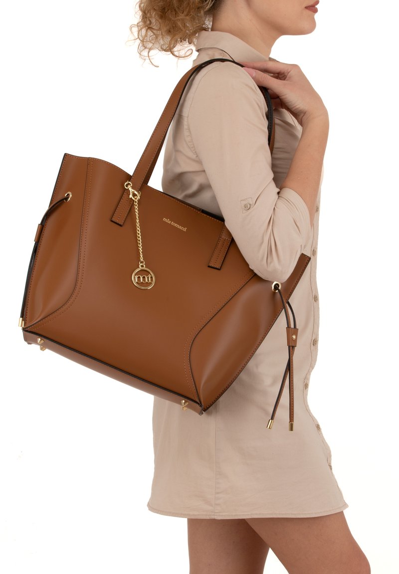 Mia Tomazzi Sac ?� main - cognac - ZALANDO.FR