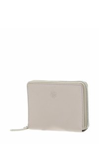 Portefeuille en cuir gris clair avec fermeture éclair, texture lisse, design minimaliste et logo embossé sur le devant.