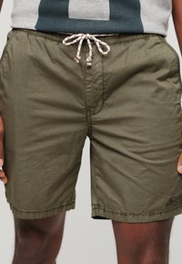 Superdry - WALK - Shorts - army green Miniatuurafbeelding 1