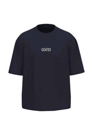 Marineblauw T-shirt met korte mouwen en een ronde hals met een klein wit "JAKO Sport" logo in het midden van de borst.