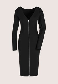 Schwarzes, langärmliges Midi-Kleid mit silbernem Reißverschluss vorne und V-Ausschnitt auf hellem, einfarbigen Hintergrund.