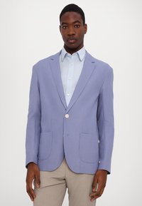 Light purple blazer with notched lapels, two front pockets, and a single button closure, worn over a light blue shirt. Smooth texture.