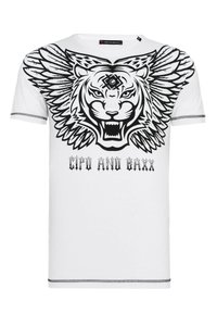Weißes Baumwoll-T-Shirt mit einem auffälligen schwarzen Grafikdesign eines Löwenkopfes mit Flügeln, detaillierter Stickerei und dem Text "CIPT AND BAXX."