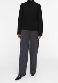 Object Trui - black