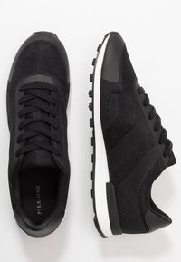 Pier One Sneakers - black
