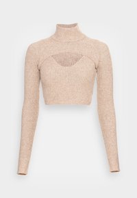 Strick-Turtleneck-Crop-Sweater in hellem Beige mit langen Ärmeln, der eine Ausschnitt-Detail an der Brust und eine gerippte Textur aufweist.