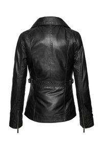 Zwarte leren jas met een slim fit ontwerp, grote kraag, ceintuurlijn en ritsaccenten op de mouwen. Glad textuur en minimale naden.