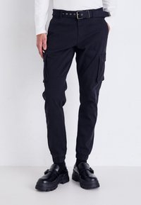 Only & Sons ONSCAM STAGE BELT PANT LIFE - Kapsáče - black