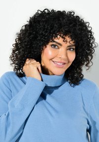 Ulla Popken ROLLKRAGEN BÜNDCHEN - Strickpullover - light cornflower