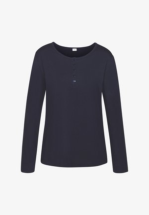 Camiseta de manga larga azul marino, hecha de algodón suave, con un escote redondo y una tapeta de botones con cinco botones azules en la parte delantera.