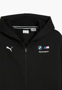 Sort zip-up hoodie lavet af blødt stof, med Puma-logo på venstre bryst og BMW Motorsport branding. Inkluderer en foret hætte.