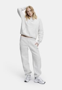 Caspara JOGGERS - Joggebukse - grey melange