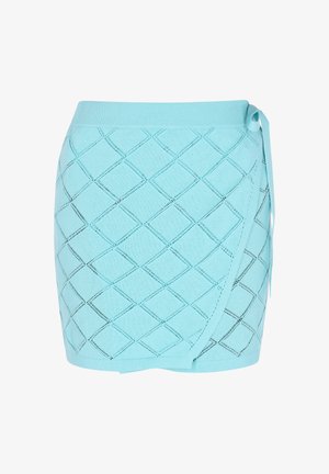 Vaaleansininen neulottu kääntöhame, jossa on timanttikuvio, sivusolki ja pehmeä rakenne. Lyhyt pituus ja vartalonmyötäinen muoto.