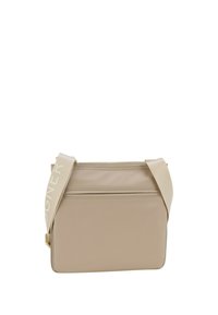 Beige crossover taske med lynlåslukning, rektangulær form, blød tekstur og en justerbar rem med logo accenter. Frontlynlomme inkluderet.