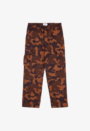 Brune camouflage cargo bukser med elastisk talje, snøre og to store sidelommer. Fremstillet af slidstærkt materiale med en glat overflade.