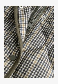 Vald, blue brown