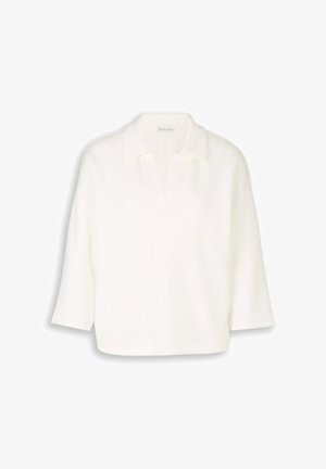 Pullover bianco a maniche lunghe con colletto, scollo a V e vestibilità rilassata, mostrato su uno sfondo bianco semplice.