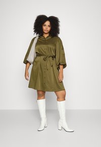 Selected Femme Curve SLFNALLIE SHORT SHIRT DRESS - Vestido de dia - dark olive