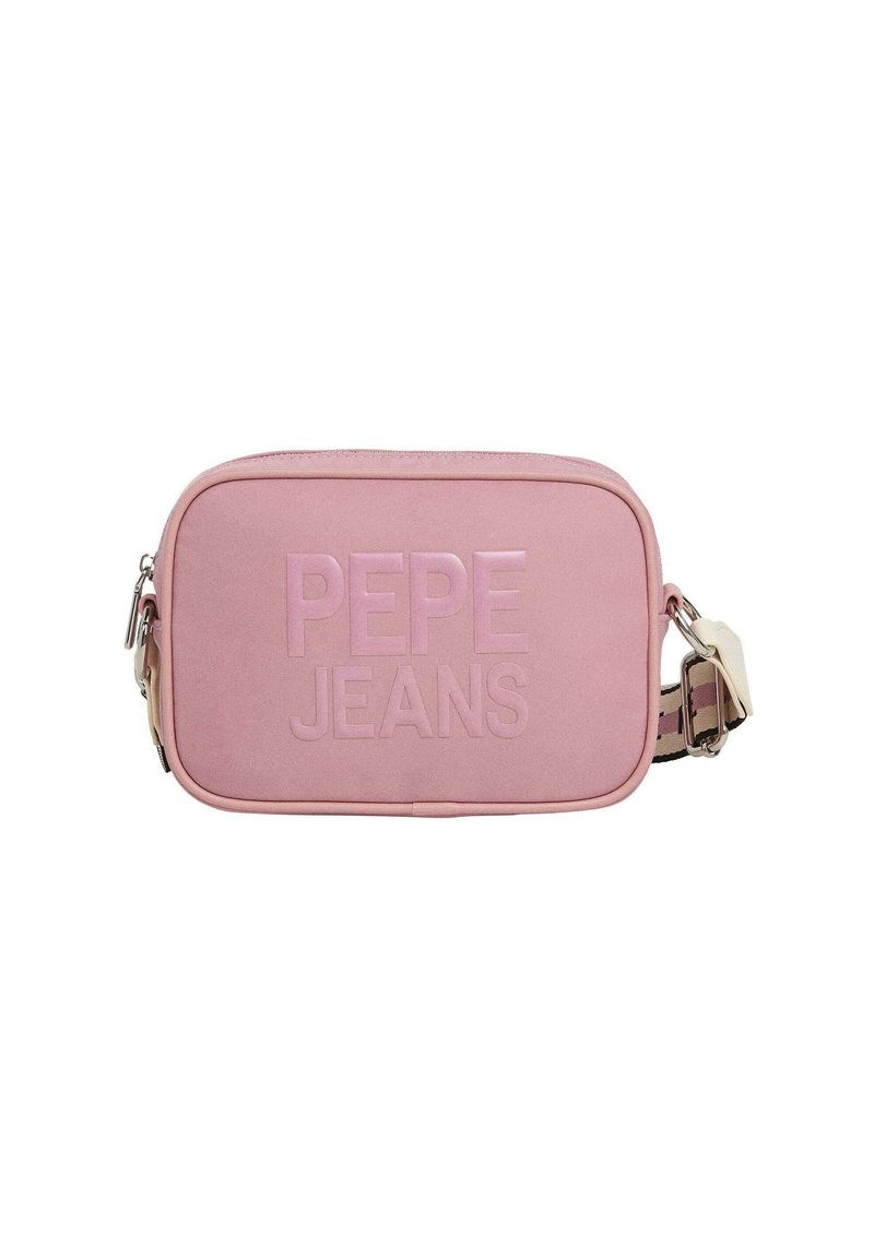 Roze rechthoekige tas met reliëf "PEPE JEANS" logo, gemaakt van glad materiaal, met een ritsluiting en een verstelbare band met patroon.