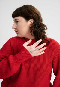 MELA RIYA - Strickpullover - granatapfel