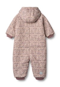 Pikowany kombinezon w jasnoróżowym kolorze z kwiatowym wzorem, z kapturem i ściągaczami w ciemniejszym odcieniu różu.