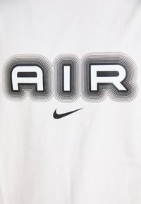 Nike Sportswear AIR GRAPHIC TEE - Marškinėliai su spaudiniu - white/(black)