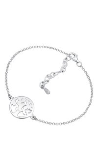 Silverfärgad armband med en rund medaljong som har ett trädmotiv. Kedjelänkarna är delikata, med en klämma i form av en hummer och justerbar längd.