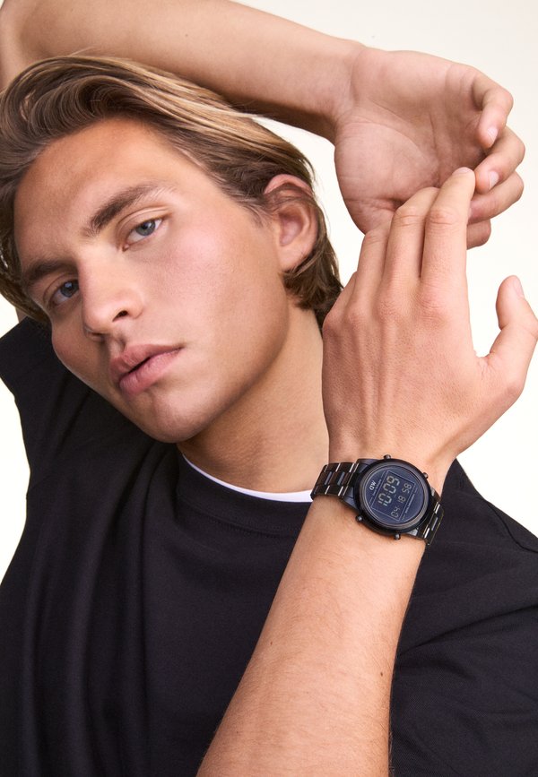 RETRO DARK  - Digitaluhr